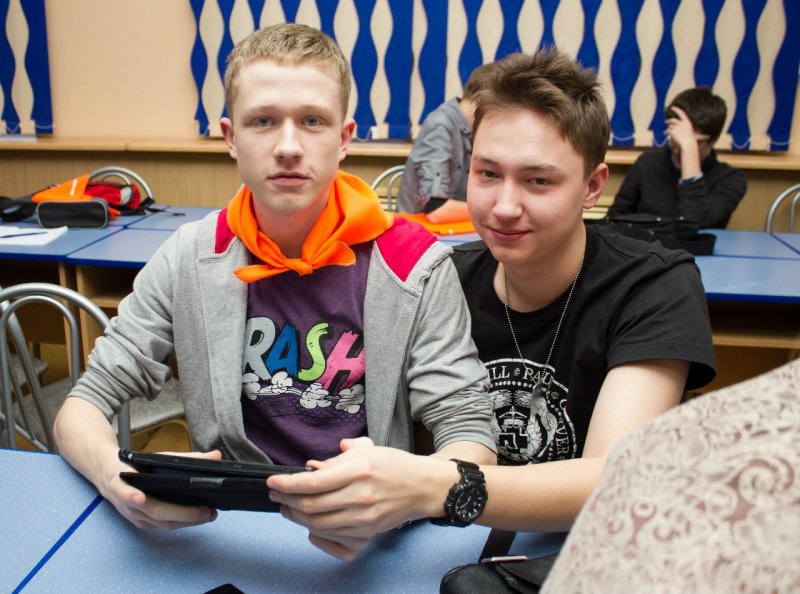 Фото к Мир на ладони: в Саратове прошла олимпиада по мобильным технологиям «Хакатон 2015»