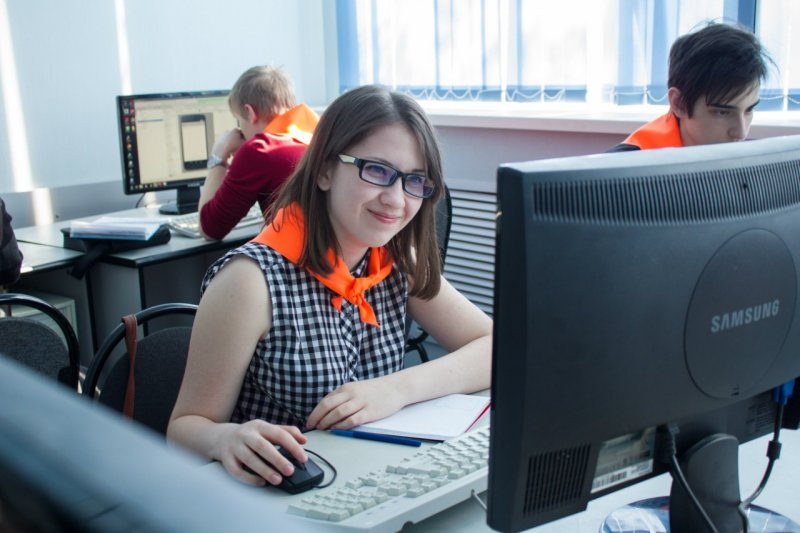 Фото к Мир на ладони: в Саратове прошла олимпиада по мобильным технологиям «Хакатон 2015»