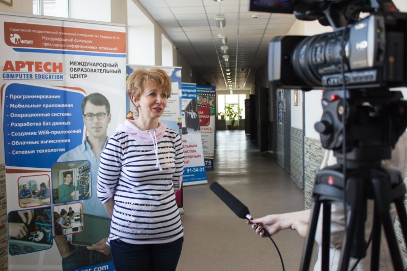 Фото к Мир на ладони: в Саратове прошла олимпиада по мобильным технологиям «Хакатон 2015»