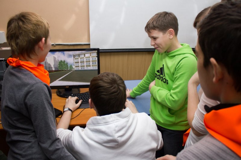 Фото к Мир на ладони: в Саратове прошла олимпиада по мобильным технологиям «Хакатон 2015»