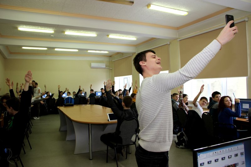 Фото к Мир на ладони: в Саратове прошла олимпиада по мобильным технологиям «Хакатон 2016»